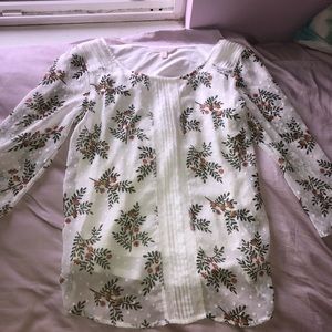 Long sleeve white float shirt with floral pattern